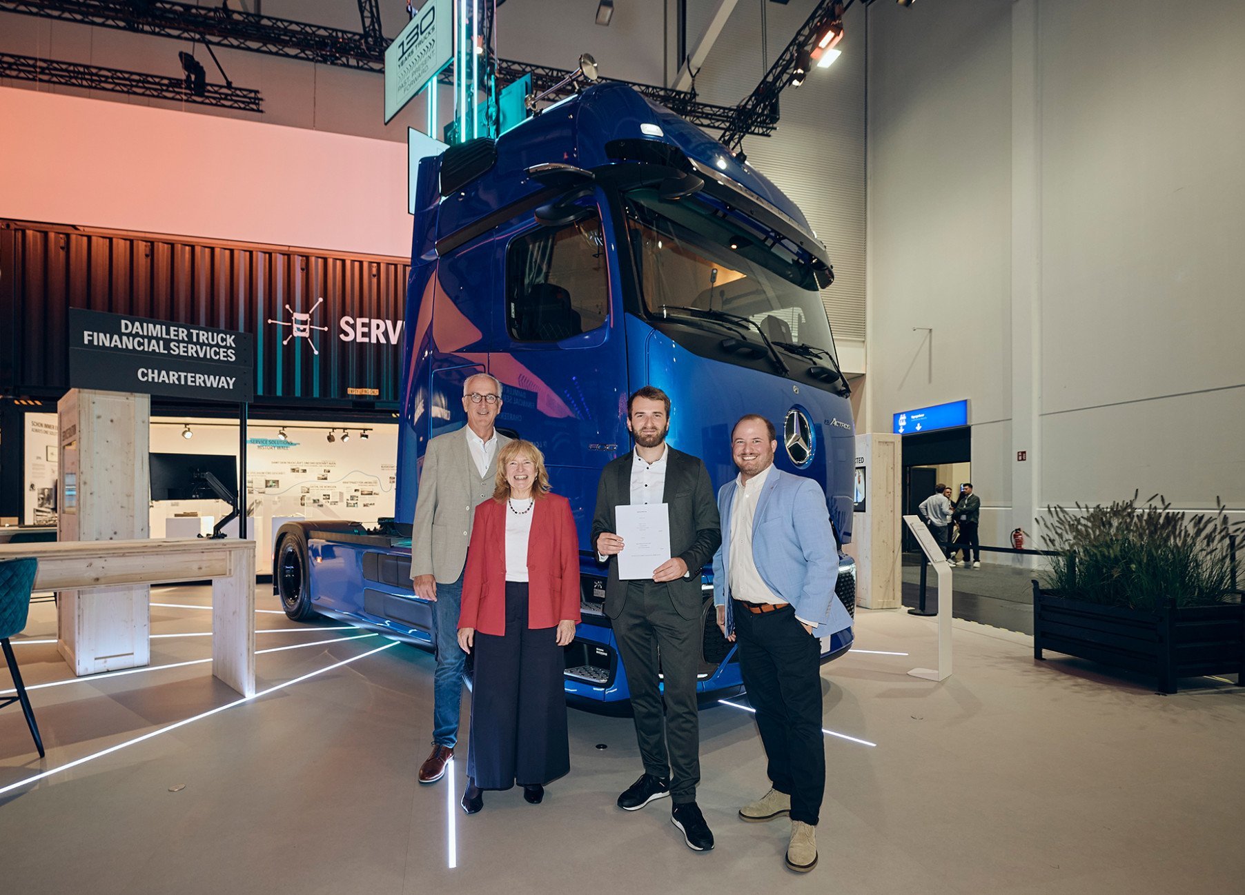 Gemeinsamer Meilenstein auf der IAA Transportation.