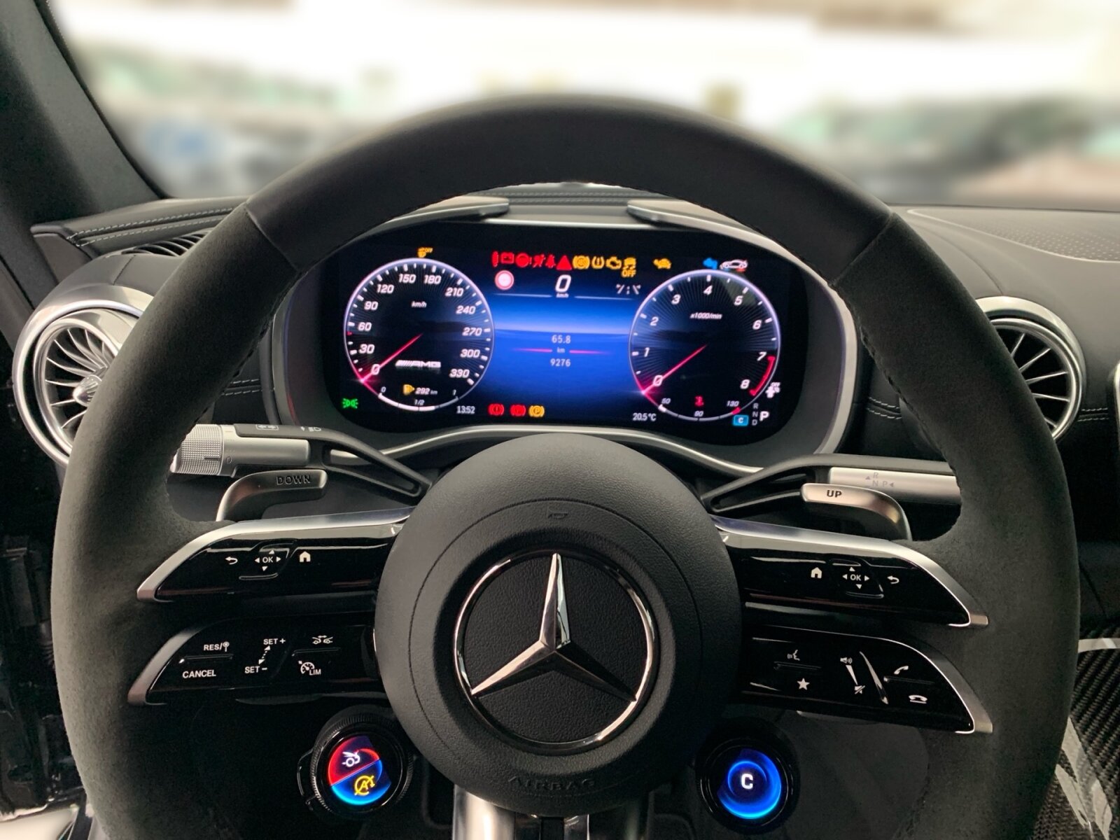 Ausstattungslinien und -Pakete:  AMG Aerodynamik-Paket,   AMG Night-Paket:  AMG Night-Paket II,   ENERGIZING Paket Plus,   Fahrassistenz-Paket:  Laderaum-Paket,   Memory-Paket:  Park-Paket mit Rückfahrkamera:  Premium Plus,   Spiegel-Paket:  USB-Paket PlusExterieur:  53,3 cm (21") AMG Schmiederäder im 10-Doppelspeichen-Design,   AIRPANEL,   AMG Einstiegsleisten mit "AMG" Schriftzug, beleuchtet und mit Wechselcover,   AMG Lichtinszenierung,   AMG Ride Control Fahrwerk:  Außenspiegel elektrisch anklappbar:  Bremssattel rot lackiert,   Designschlüssel mit Chromapplikationen,   DIGITAL LIGHT mit Projektionsfunktion,   Fahrzeug mit Linkslenkung,   Hintere Sensoren für Spurhalte-Assistent,   Identifikationsschild mit VIN-Nummer,   MAGIC VISION CONTROL,   Motor-Restwärmenutzung,   Motorsound-System (AMG Real Performance Sound),   Produktschutz Teilschutz,   Projektionsfunktion für Linien,   Radgroesse 21" Mischbereifung Variante 1 AMG,   Scheinwerfer und Heckleuchten abgedunkelt,   Schwarz lackierte Kühlerlamellen,   SPEED- + LOADINDEX 103Y XL + 104Y XL,   Steuer-Code - Funktion GSR-ISA,   Steuercode Demo Car,   Steuercode Demo Car MIG,   Steuercode Umstellung WLTP mit RDE,   Stoffverdeck schwarz:  Typkennzeichen auf Heckdeckel und Kotflügeln in Hochglanzschwarz,   Vorrüstung für Projektionsfunktion Animationen,   Vorrüstung für Projektionsfunktion SymboleInterieur:  Ambientebeleuchtung:  AMG Lenkradtasten,   AMG Performance Lenkrad in Leder Nappa / Mikrofaser MICROCUT,   AMG Zierelemente Carbon,   Automatische Restkofferraum-Abtrennung,   Bedienungsanleitung und Serviceinformation - deutsch,   Beifahrersitz mit Gewichtserkennung,   Cupholder,   Headbags im Fond,   Innenhimmel Stoff schwarz,   Klimatisierungsautomatik Thermotronic:  LEDER / NAPPA / SEMIANILIN,   Multikontursitze für Fahrer und Beifahrer,   Sonnenblende ausziehbar,   Steckdose im KofferraumMultimedia:  Android Auto:  Apple CarPlay:  Burmester® Surround-Soundsystem:  Digitales Radio:  Erweiterte Funktionen MBUX:  Fahrerdisplay,   Festplatten-Navigation:  Head-Up Display:  Headunit Länderset für ECE (NTG 7),   Kabelloses Ladesystem für mobile Endgeräte vorn:  Kommunikationsmodul (LTE) für die Nutzung von Digitalen Extras,   MBUX Augmented Reality für Navigation:  MBUX Multimediasystem:  MBUX Navigation Premium,   Mercedes-Benz Notrufsystem:  Remote Services Premium,   Smartphone Integration:  Soundpersonalisierung,   Sprache Kombiinstrument - deutsch,   Techn. Kommunikationsmodulvariante für ECE,   Vorrüstung für digitalen Fahrzeugschlüssel für Smartphone,   Vorrüstung für digitales Radio:  Vorrüstung für MBUX Entertainment Plus,   Vorrüstung für Navigationsdienste,   Vorrüstung Live Traffic Information:  Zentraldisplay:Komfort und Umwelt:  360°-Kamera:  Adaptiver Fernlicht-Assistent Plus:  Airscarf:  Aktiver Geschwindigkeitslimit-Assistent:  Aktiver Park-Assistent:  Aktiver Spurhalte-Assistent:  Aktiver Spurwechselassistent,   AMG SPEEDSHIFT MCT 9G,   Ausweichunterstützung (Ausweichassistent),   Erweitertes automatisches Wiederanfahren im Stau,   Fahrassistenz-System: Rettungsgassen-Assistent,   Gepäckraumklappen-Fernschließung,   Hands-Free Access,   Hinterachslenkung:  i-Size Kindersitzbefestigung Beifahrersitz,   Innen- und Außenspiegel automatisch abblendend,   ISOFIX Kindersitzverankerungen:  KEYLESS-GO mit flächenbündigen Türgriffen,   KEYLESS-GO Start-Funktion:  Kraftstofftanksystem für EU6d-Norm:  Lenkradheizung:  MBUX Interieur-Assistent,   Nothalt-Assistent mit Hands-off Spurwechsel Software,   Passive Personenanwesenheitserinnerung,   Sitzklimatisierung für Fahrer und Beifahrer:  Streckenbasierte Geschwindigkeitsanpassung,   Verkehrszeichen-Assistent:Sicherheit:  Aktiver Abstands-Assistent DISTRONIC:  AMG Hochleistungs- Verbundbremsanlage,   Deaktivierung Schließrückmeldung über Fanfare,   Distronic Plus Querunterstützung (DTR+Q),   Einbruch- und Diebstahlwarnanlage mit Vorrüstung für Kollisionserkennung:  Fingerabdrucksensor,   Fond-Sicherheitsgurt mit Gurtkraftbegrenzer,   Fondgurt-Statusanzeige im Instrumenten-Display,   GUARD 360° Fahrzeugschutz Plus,   Innenraumabsicherung,   PRE-SAFE ® -System:  Rating Länderset EURO-NCAP,   Reifendruckkontrolle (RDK):  Sidebags:  Vorrüstung für GUARD 360° ServicesWeiteres:  AMG-FAHRZEUG-BAUMUSTER PERFORMANCE/HIGH,   COLDEND TECHNIK TYP 0,   CONTROL CODE WLTP 3RD ACT,   HOTEND TECHNIK TYP II-A,   Kältemittel 1234yf.